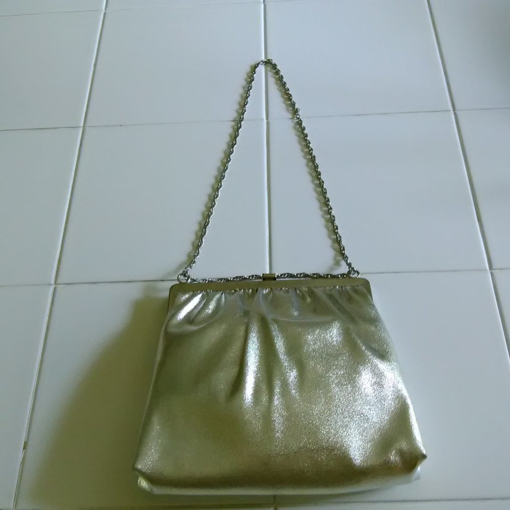 Shiny silver vintage shoulder bag.